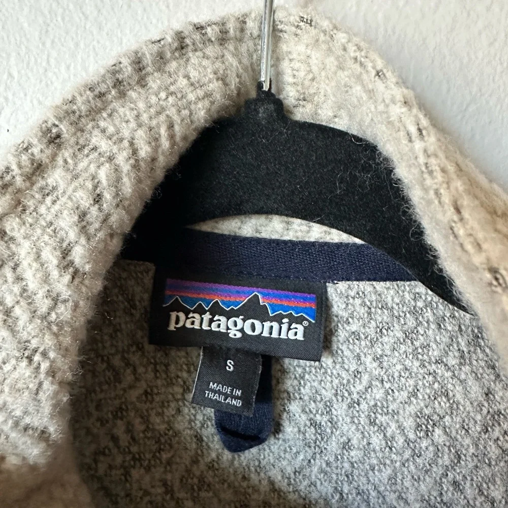 Patagonia Women's Tan Teddy Jacket - Picture 5 of 6